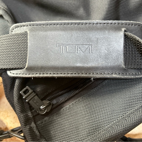 Tumi Nylon Small Messenger Bag Made In America - Picture 14 of 14
